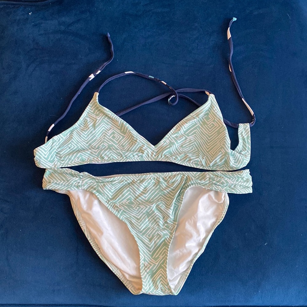 Carve Designs mint green pattern bikini set. Cross ties in the back.